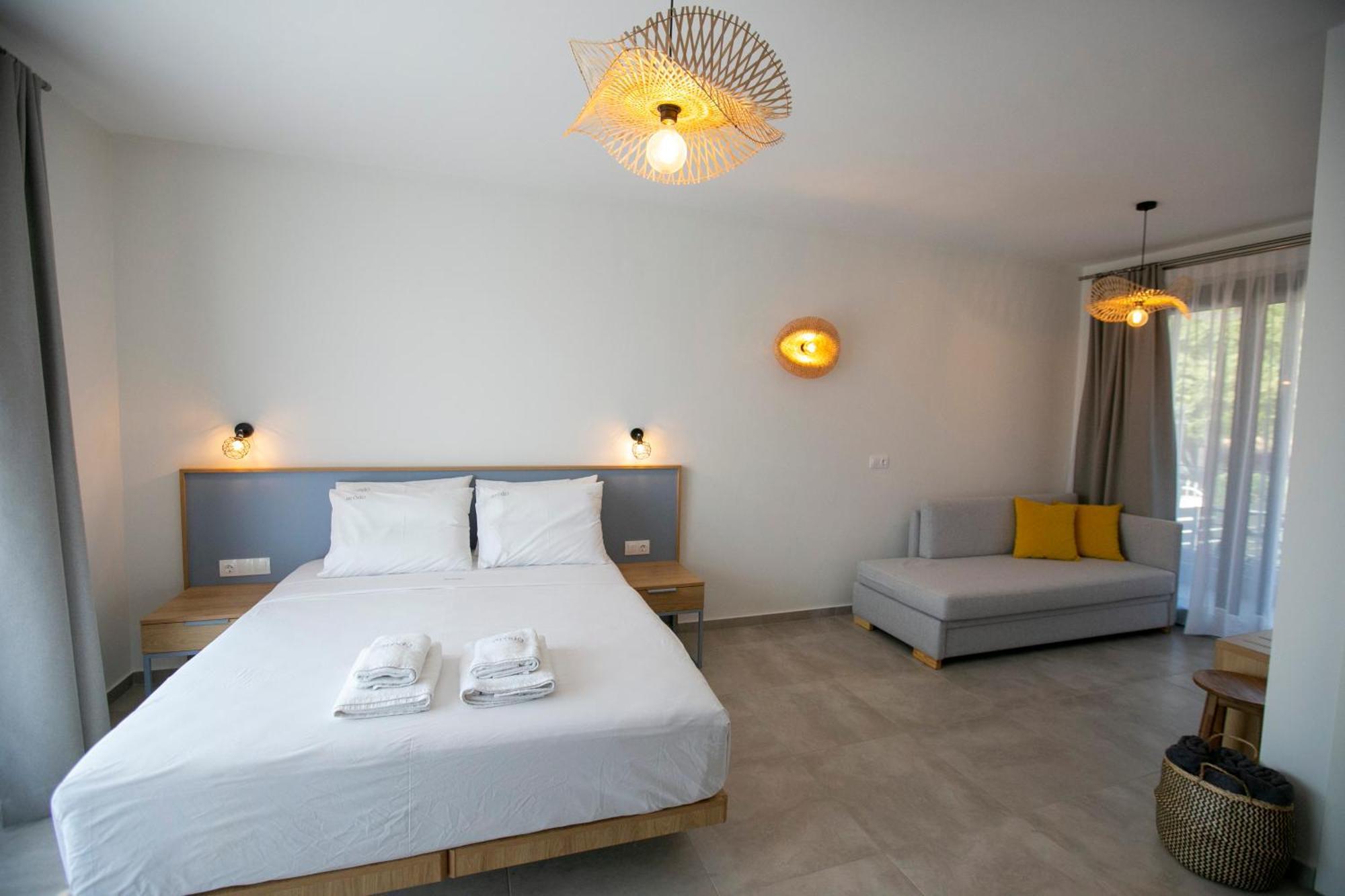 Arodo Suites Nea Iraklitsa Exteriör bild